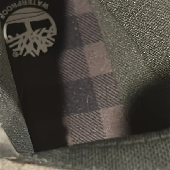 Timberland Green Boots with Gold Details - Picture 7 of 9